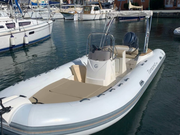 Location à Port Grimaud - Capelli Tempest 650 sur SamBoat
