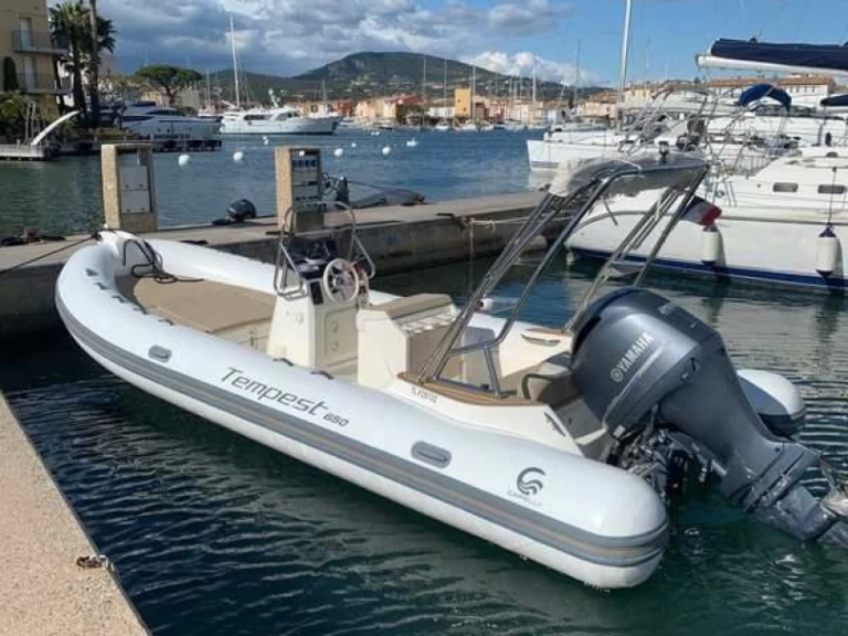 Louez un Capelli Tempest 650 à Port Grimaud