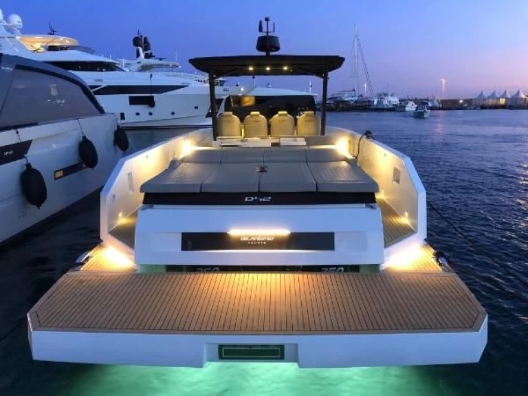 Location Yacht DE ANTONIO Yachts avec permis