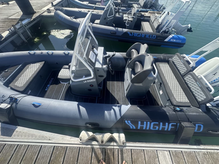 Louer Semi-rigide avec ou sans skipper Highfield à La Rochelle