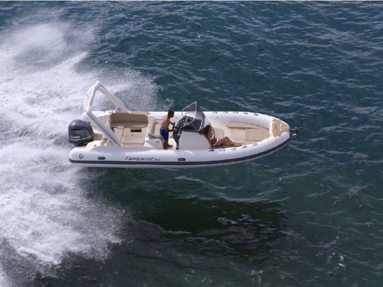 Location Semi-rigide à Hyères - Capelli Tempest 800 Sun