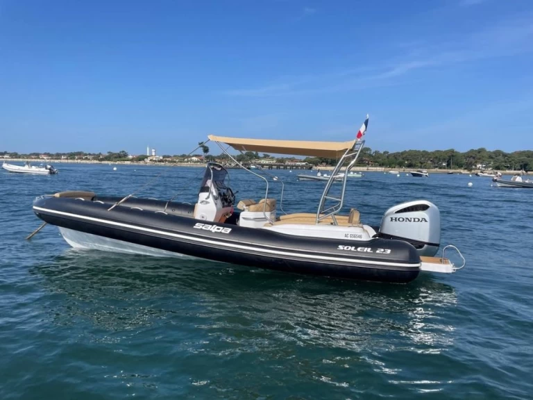 Louer Semi-rigide avec ou sans skipper Salpa à Cogolin