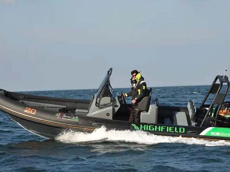 Location bateau Highfield 700 THOMAS COVILLE à Cogolin sur Samboat