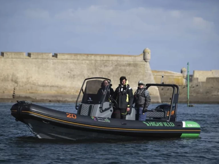 Location Semi-rigide Highfield avec permis