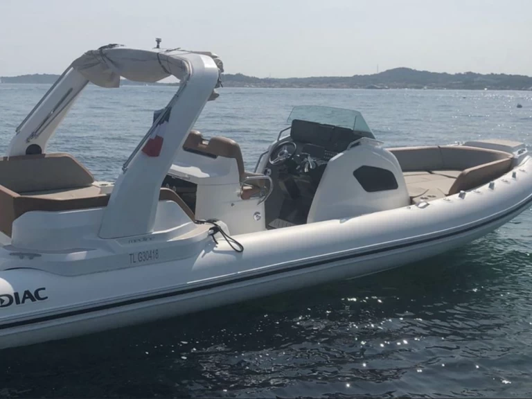Location bateau Zodiac Medline 9 à Port Grimaud sur Samboat