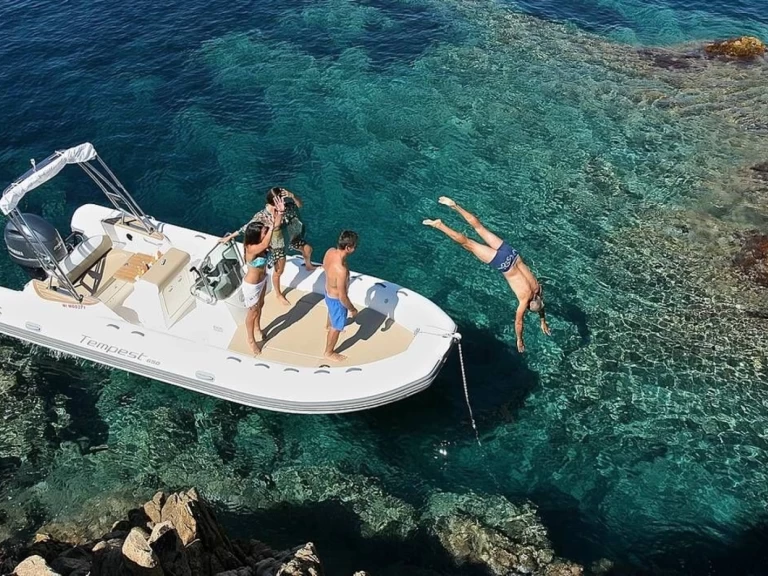 Semi-rigide à louer à Port Grimaud au meilleur prix