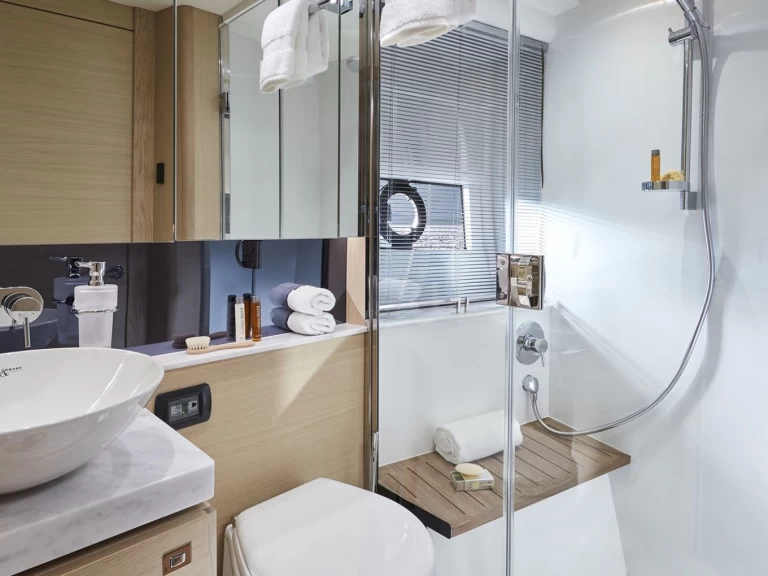 Location à Port Grimaud - Princess Princess V40 sur SamBoat