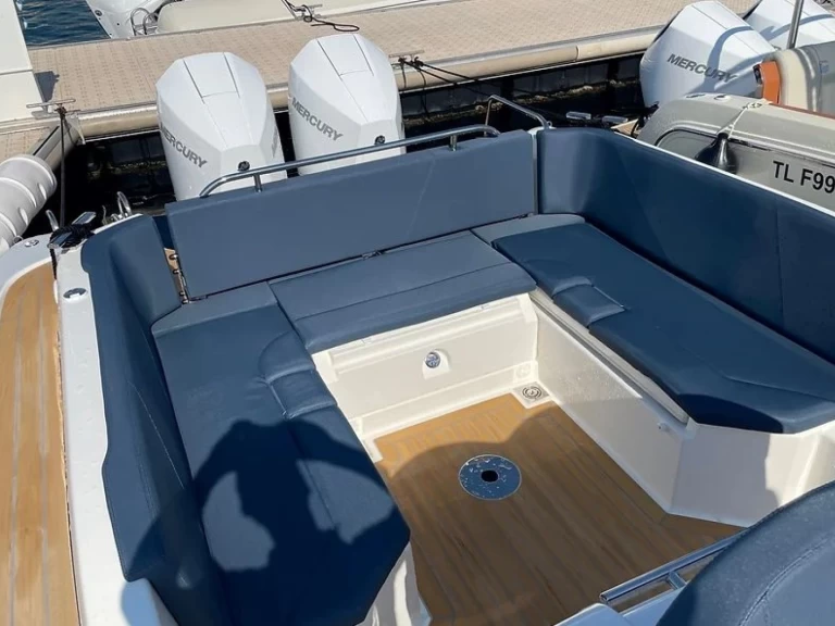 Semi-rigide à louer à Port Grimaud au meilleur prix