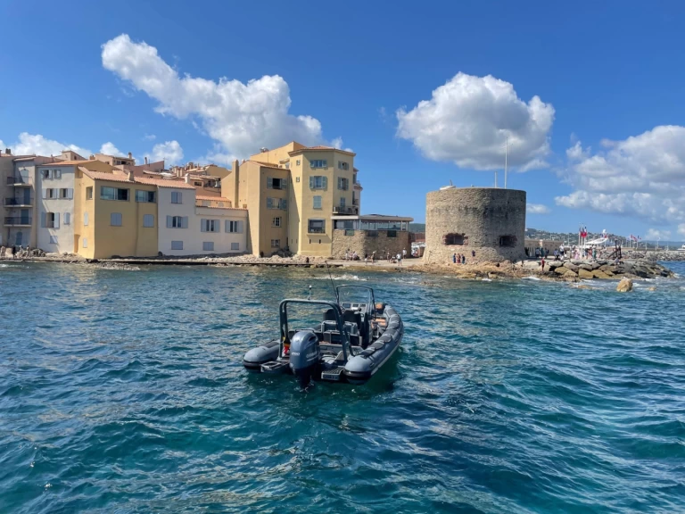 Location à Port Grimaud - Highfield HIGHFIELD 700 sur SamBoat