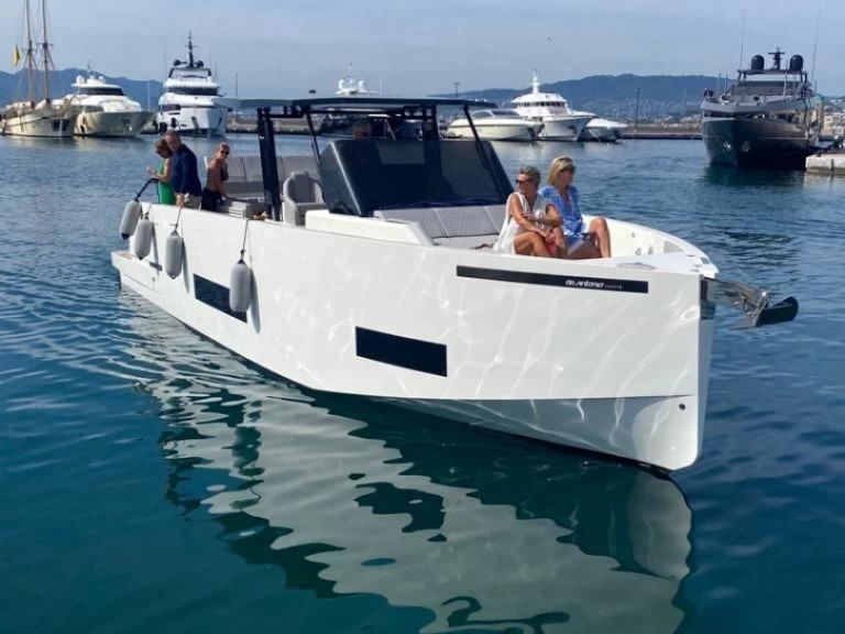 Location bateau DE ANTONIO Yachts De Antonio D42 Open à Port Grimaud sur Samboat