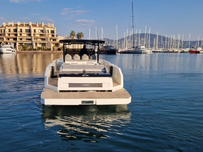 Louer Yacht avec ou sans skipper DE ANTONIO Yachts à Port Grimaud