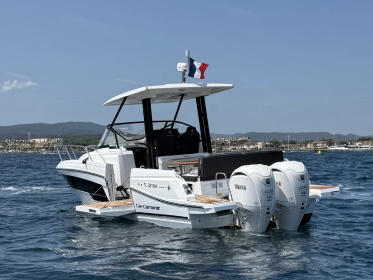 Location Bateau à moteur à Port Grimaud - Jeanneau Cap Camarat 9.0 WA