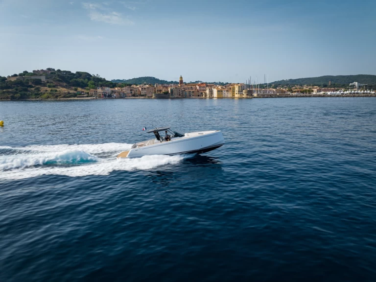 Location Bateau à moteur Pardo Yachts avec permis