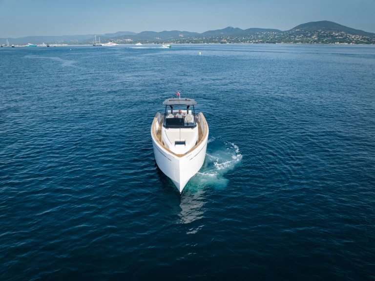 Bateau à moteur à louer à Port Grimaud au meilleur prix