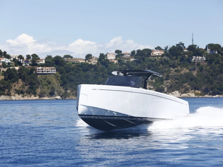 Bateau à moteur à louer à Port Grimaud au meilleur prix