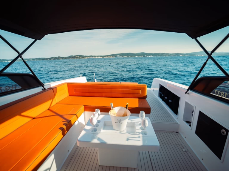 Location bateau VanDutch VanDutch 40 à Sainte-Maxime sur Samboat