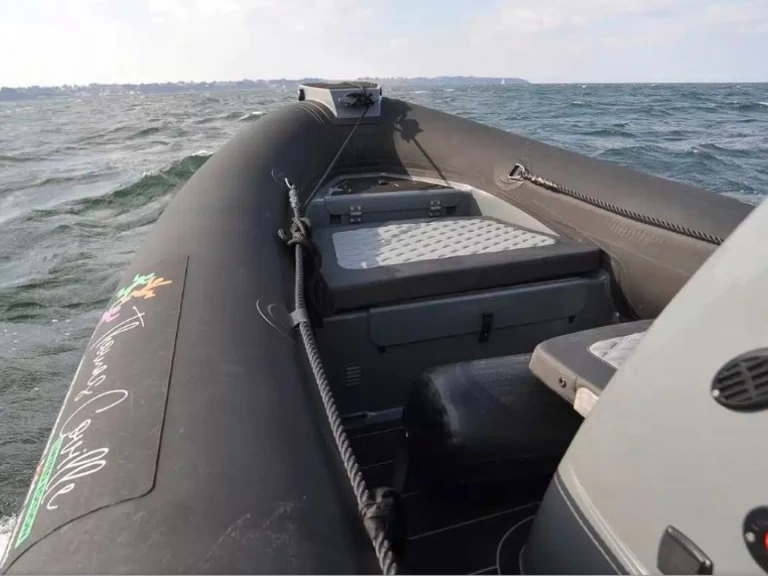 Location bateau Highfield 700 THOMAS COVILLE à Cogolin sur Samboat