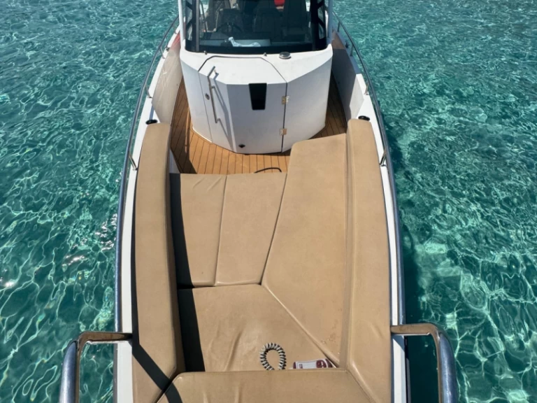 Louer Bateau à moteur avec ou sans skipper Axopar 28 T-TOP à Can Picafort