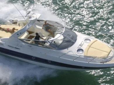 Boat rental Cranchi Endurance 39 in Saint-Raphaël on Samboat