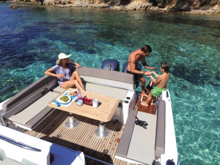 Location Bateau à moteur Jeanneau avec permis