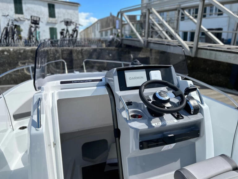 Jeanneau Cap Camarat 7.5 CC Serie 3 a louer à La Flotte