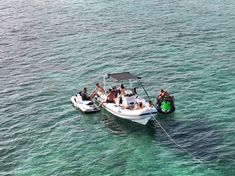 Location bateau Porto-Vecchio pas cher cayman 19