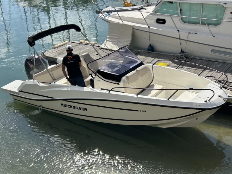 Bateau à moteur à louer à Saint-Martin-de-Ré au meilleur prix