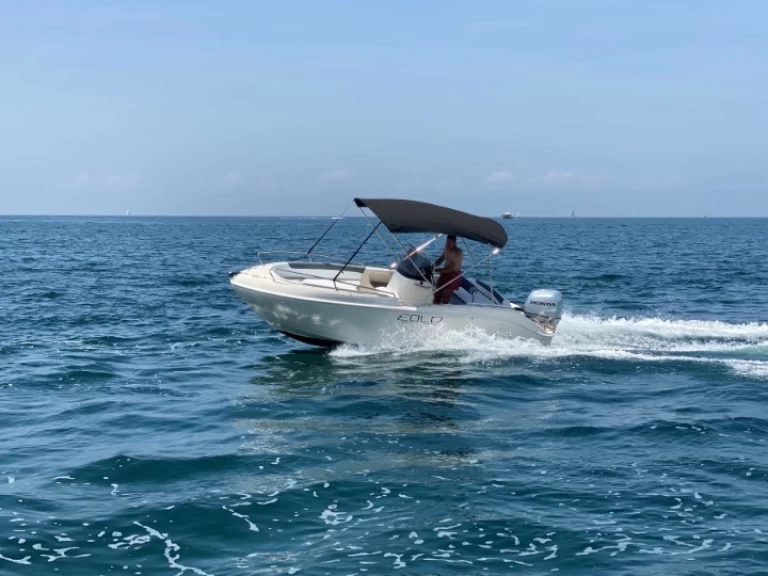 Bateau à moteur à louer à Funtana-Fontane au meilleur prix