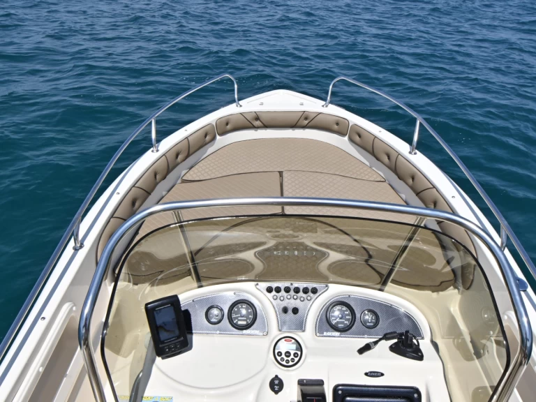 Location Bateau à moteur à Funtana-Fontane - Ranieri Voyager 640