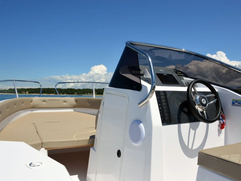 Louer Bateau à moteur avec ou sans skipper Marinello à Funtana-Fontane