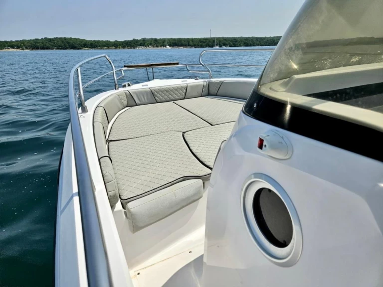 Location Bateau à moteur Ranieri avec permis