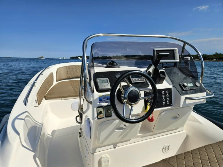 Location bateau Zar 650 Suite à Funtana-Fontane sur Samboat