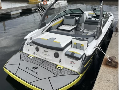 Uthyrning Motorbåt  Four Winns med en båtlicens 