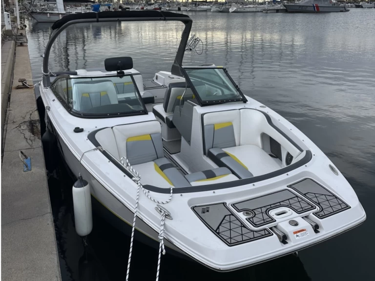 Louez un Four Winns TS 222 à Gruissan