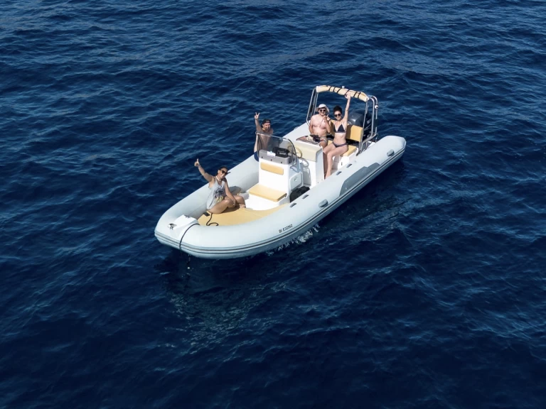 Louer Semi-rigide avec ou sans skipper Capelli à La Ciotat