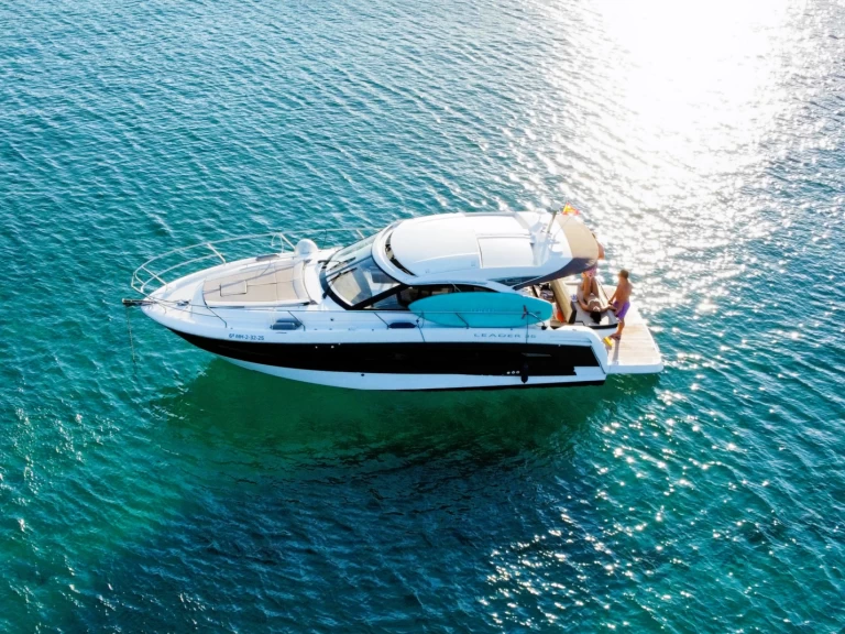 Bateau à moteur à louer à Fornells au meilleur prix