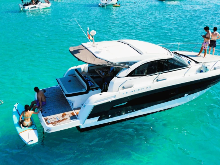 Jeanneau Leader 36 a louer à Fornells