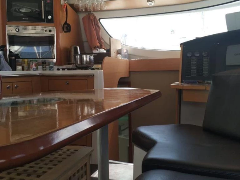 Fountaine Pajot Lipari 41 a louer à Porto Montenegro