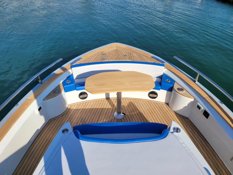 Bateau à moteur à louer à Sorrento au meilleur prix