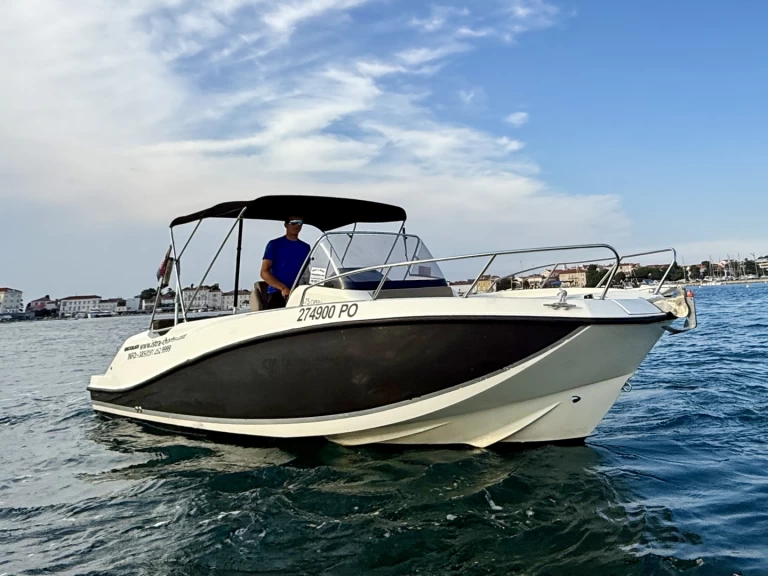 Louer Bateau à moteur avec ou sans skipper Quicksilver à Poreč
