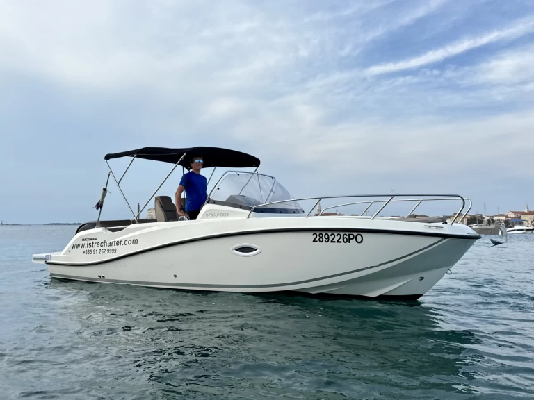 Bateau à moteur à louer à Porec Port au meilleur prix