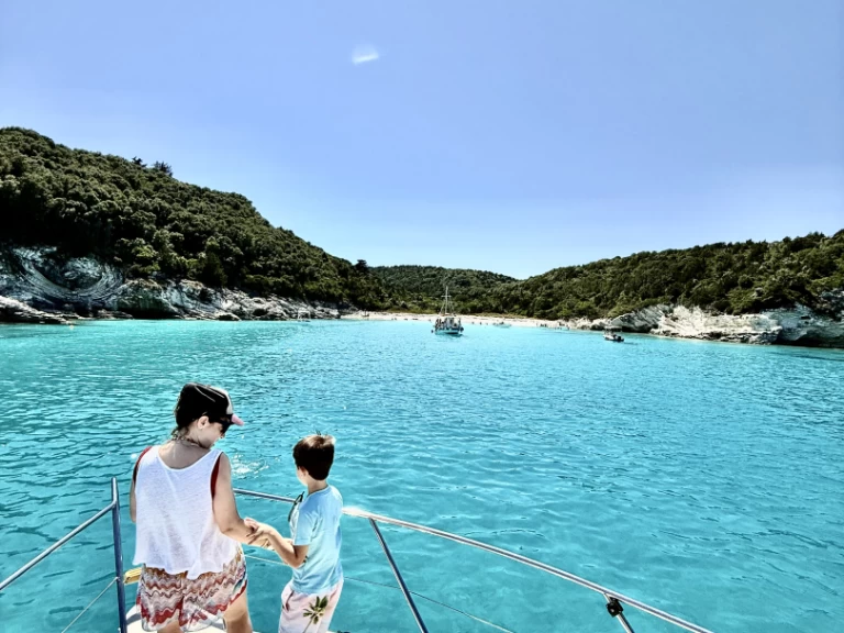 Bateau à moteur à louer à Benitses Marina au meilleur prix