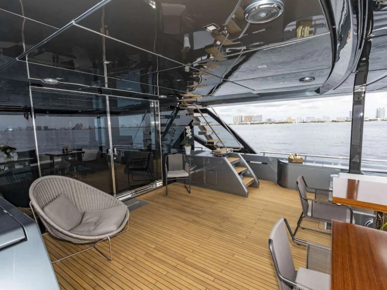 Location Yacht à Newport - Riva NO SURRENDER