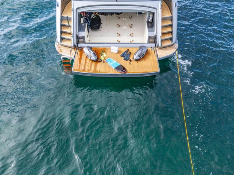 Location bateau Riva NO SURRENDER à Newport sur Samboat