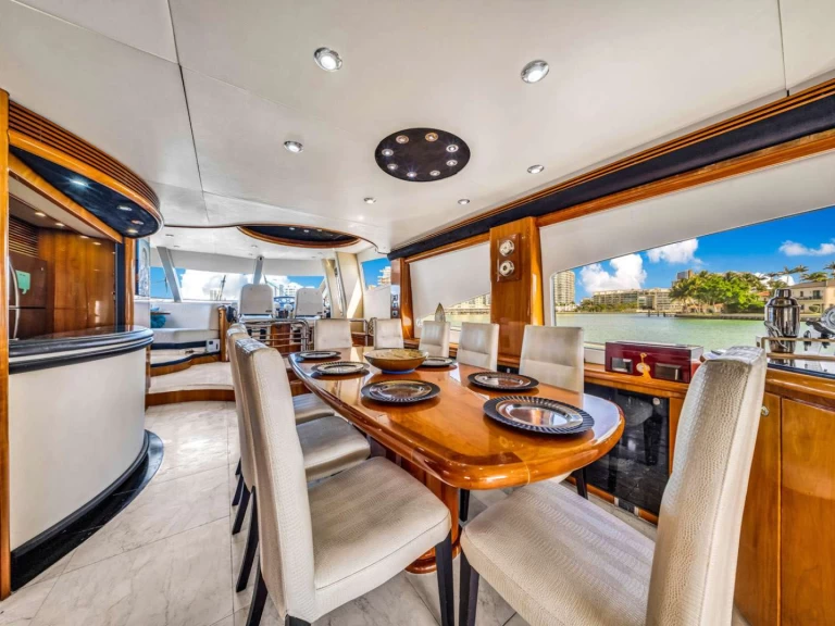 Location bateau Sunseeker So What Who Cares à Miami sur Samboat