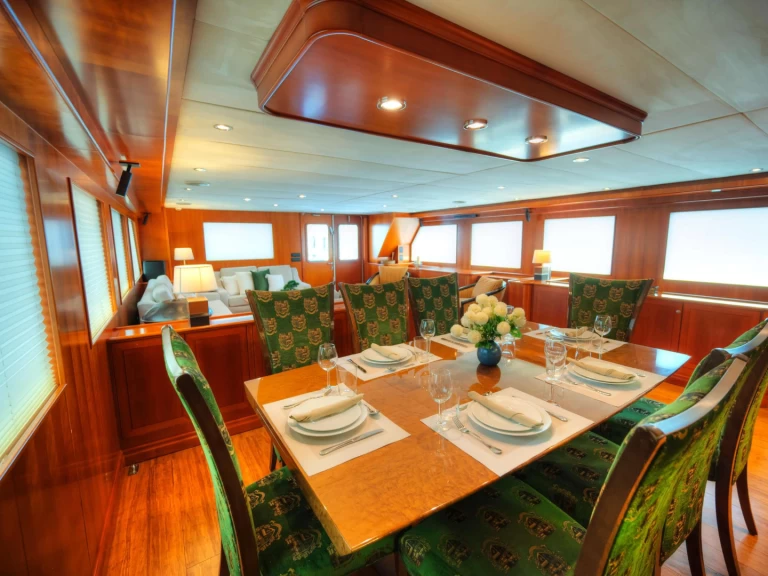 Louez un Custom VOYAGER à Valletta