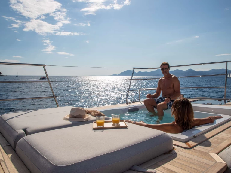 Location bateau Athènes pas cher CHRISTAL MIO 80 