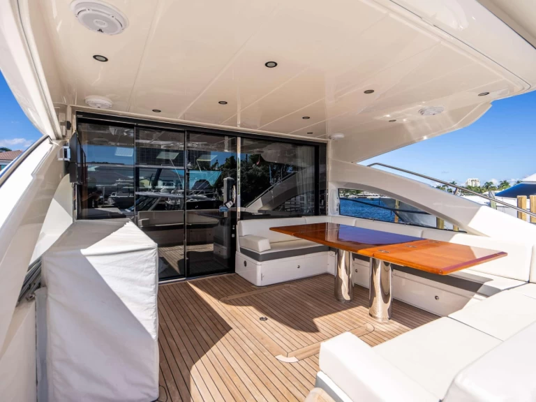 Location bateau Princess Viking POLICY LIMITS à Fort Lauderdale sur Samboat