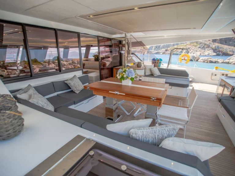 Louez un Fountaine Pajot MAJESTY OF GREECE à Néa Péramos