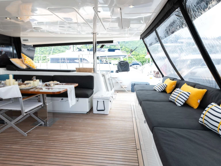 Lagoon PHILOTIMO a louer à Windward Bay